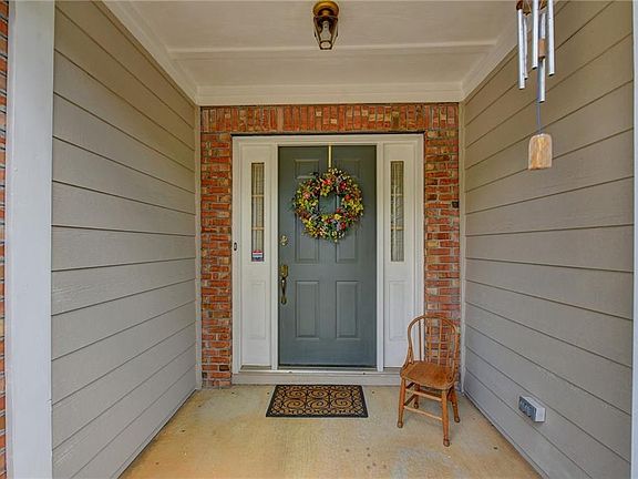 3rd image of 2785 Woodbine Hill Way