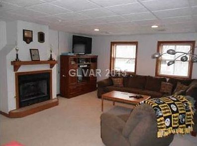 5th image of 455 Elaine St