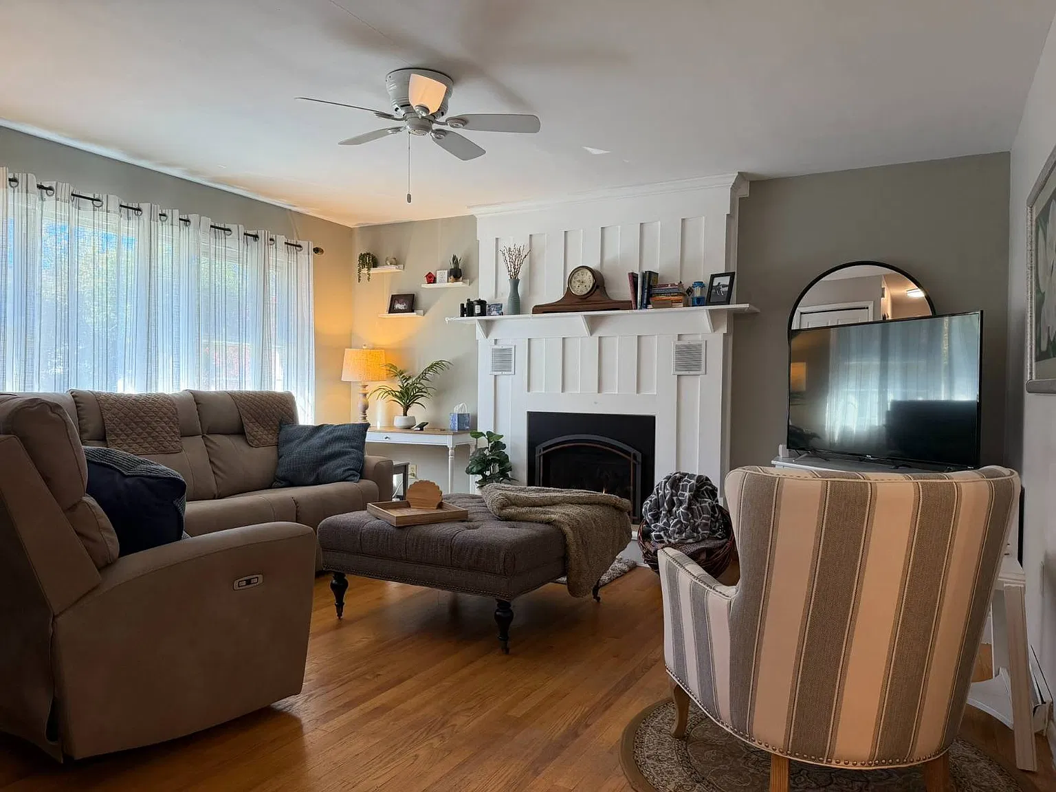 3 bed, 2.0 bath, 1900 sqft, $3,850 — Photo 3