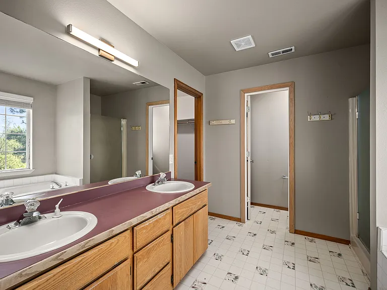 1140 W Starling Ave — Photo 20
