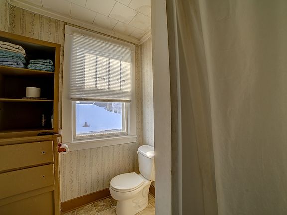 5th image of 215 S 3rd St