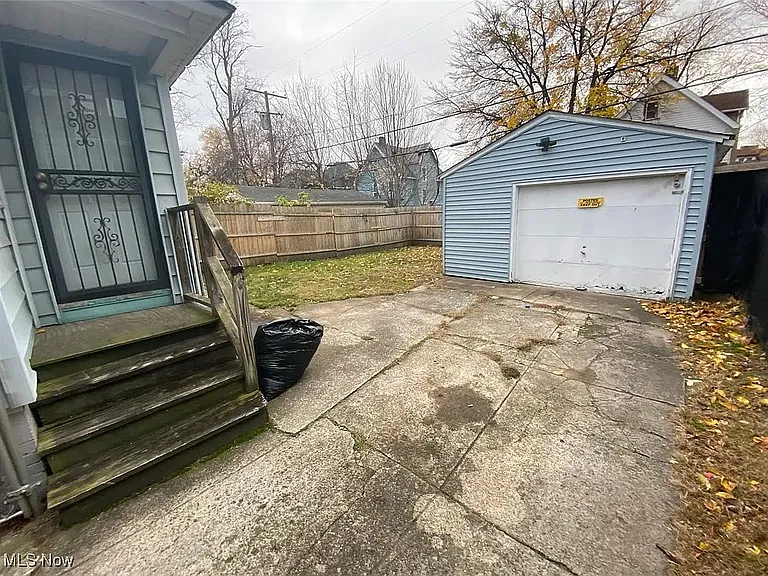 660 E 109th St — Photo 19