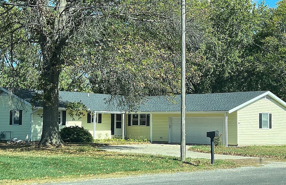 417 E Cherry St, Brownstown, IL 62418 Zillow