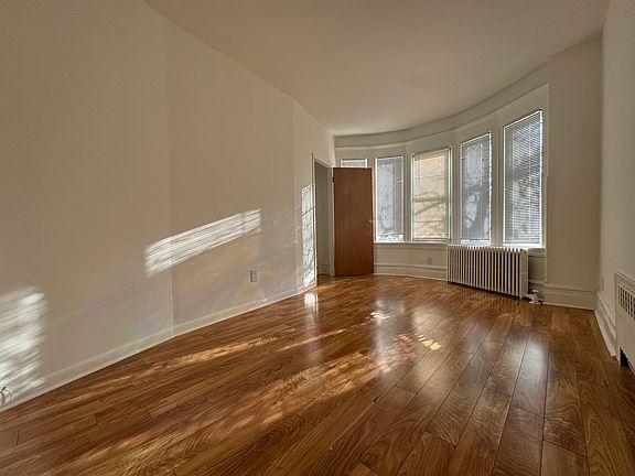 Sunny one bedroom in 1st floor