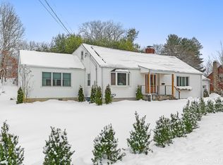 1470 Stratfield Rd, Fairfield, CT 06825