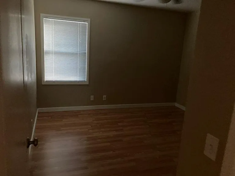 210 Wilton Ave — Photo 8