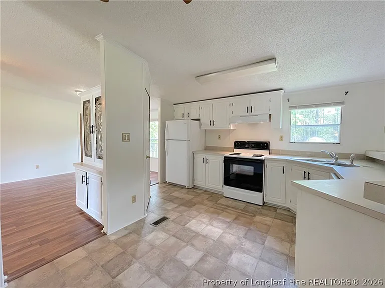 424 Washington Ln — Photo 14