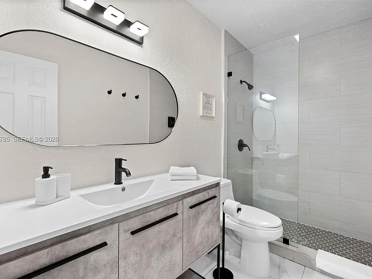 710 SW 70th Ave — Photo 6