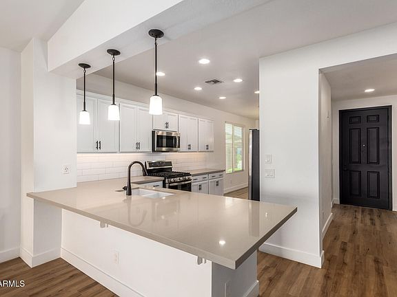2nd image of 614 E BRISA Drive