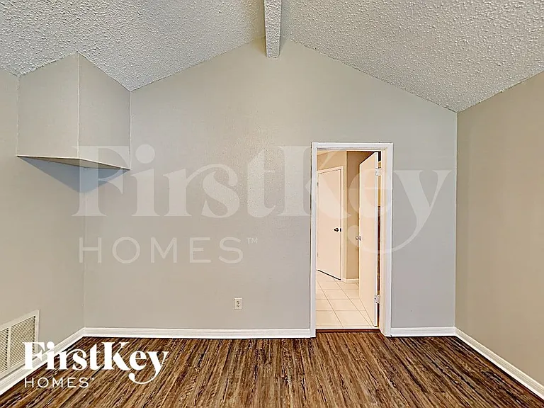 11936 Lakewood West Dr — Photo 9