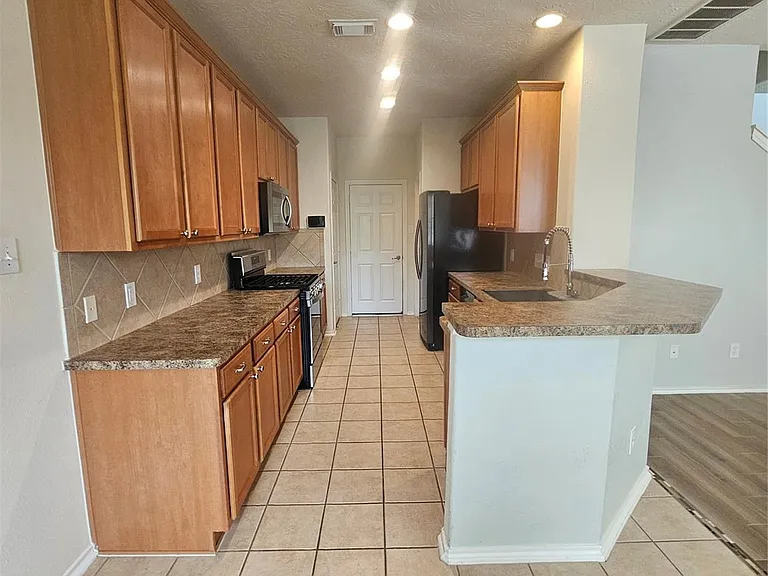 3219 Victorian Manor Ln — Photo 19