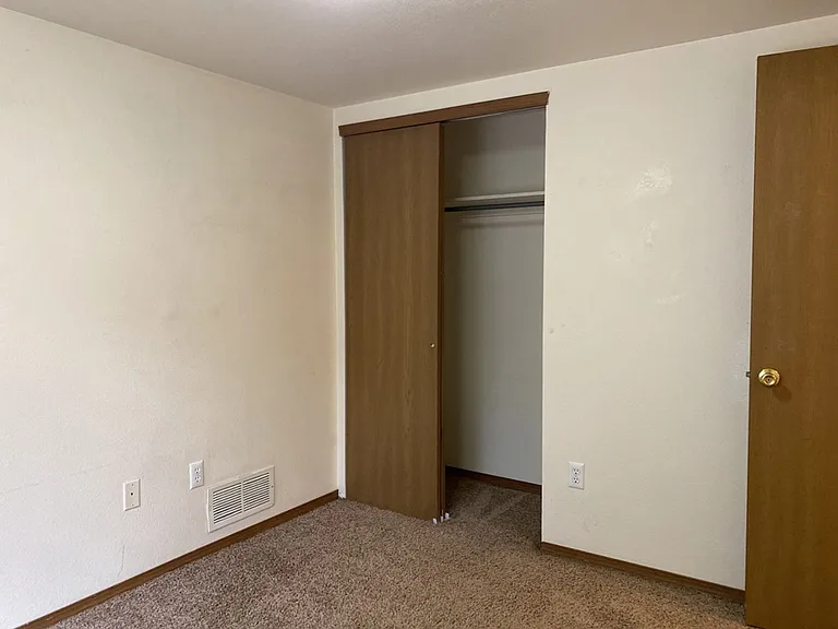 610 S Whitcomb St #B — Photo 31