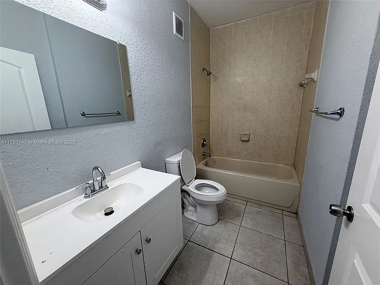1568 SE 26th St — Photo 7