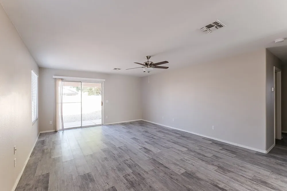 3 bed, 2.0 bath, 1313 sqft, $2,220 — Photo 4