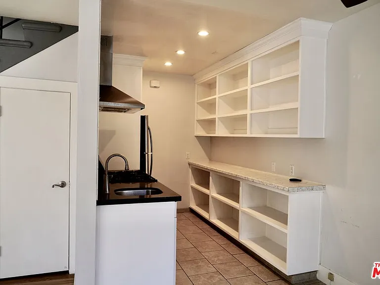 4423 Cahuenga Blvd — Photo 3