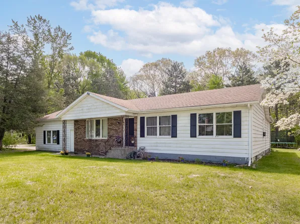 45523 Eleanor Dr, Decatur, MI 49045