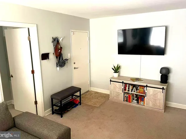 742 Brandywine St SE APT 202, Washington, DC 20032