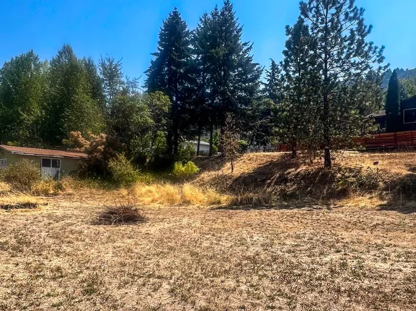 411 Wood Crest Dr, Myrtle Creek, OR 97457
