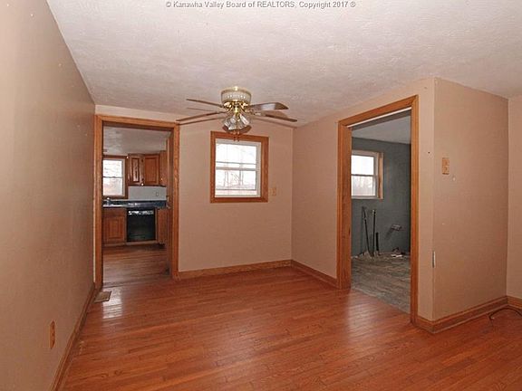 3rd image of 306 N Point Dr