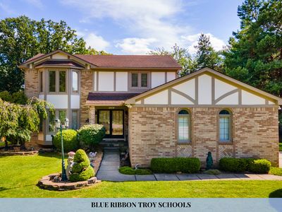 1106 E South Blvd, Troy, MI, 48085