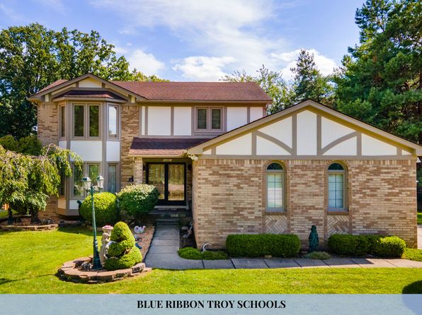 1106 E South Blvd, Troy, MI 48085