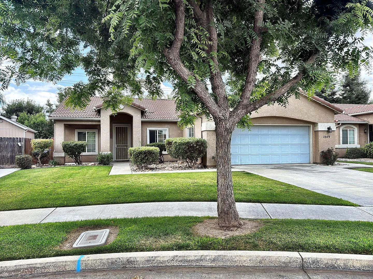 1849 Malvasia Ave - 3 Bedroom 2 Bath - Tulare - Del Lago — Photo 3