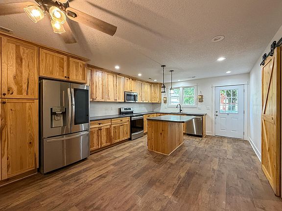 5th image of 1527 1st St