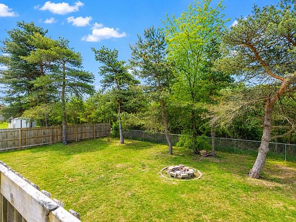 4th image of 415 White Pine Ct