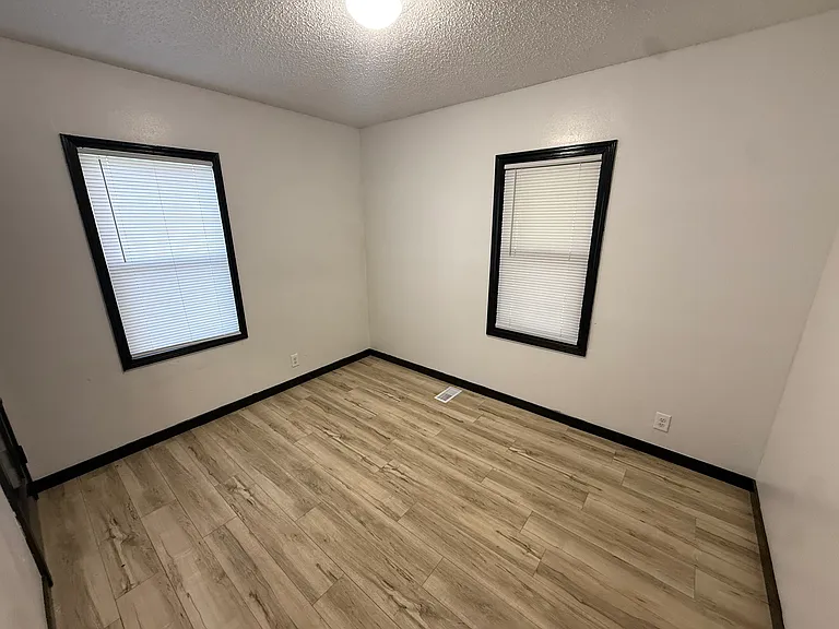 1618 Green St — Photo 6