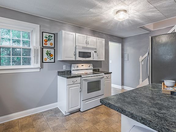 5th image of 2223 S Griffith Ave