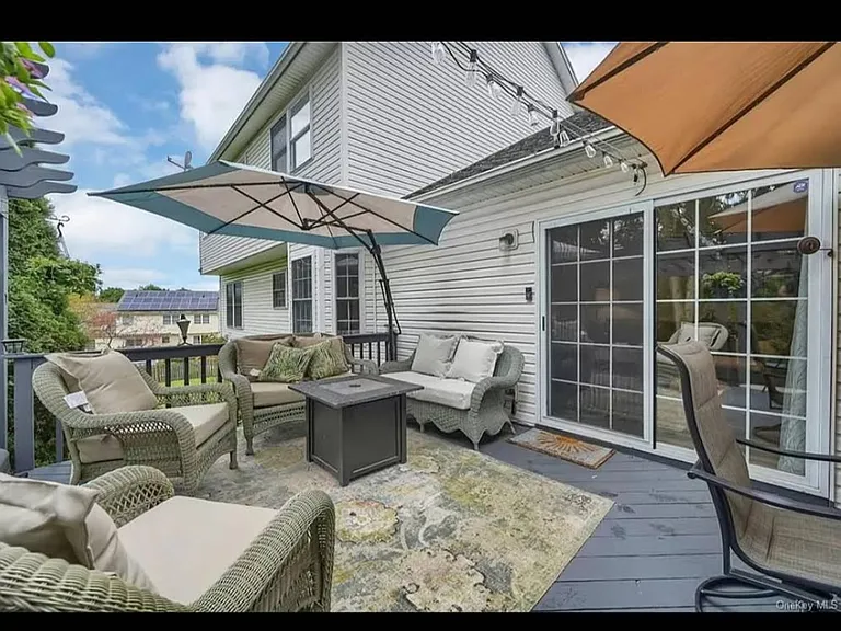 97 Pelham Dr — Photo 9