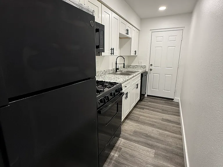 1709 W Linden St #4 — Photo 10