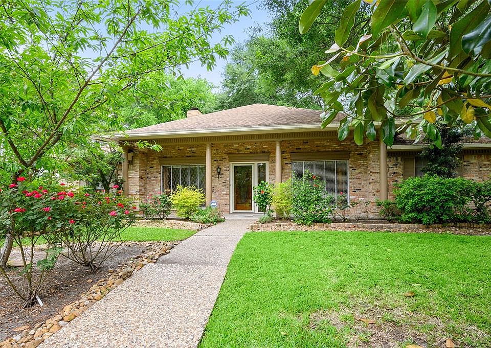 Welcome to 5706 Vestavia Drive, a desirable 1 story home in Champions.