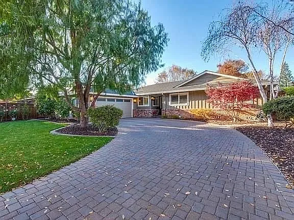 2517 Lambert Ln photo 1