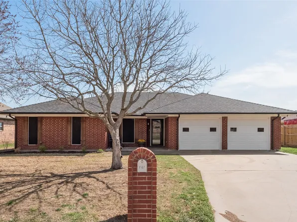 1107 W University Dr, Gainesville, TX 76240