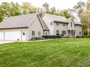 N3819 Woodfield Ln, New London, WI 54961