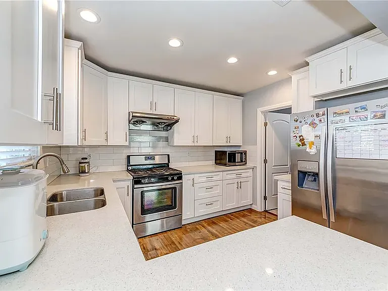 6528 Beeman Ave — Photo 3