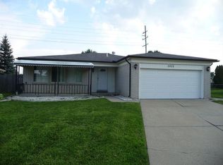 2822 Roger Dr, Sterling Heights, MI 48310