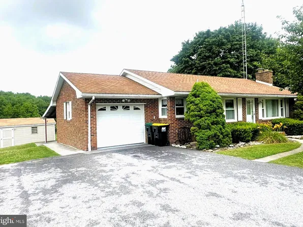 985 Fairview Dr, Hanover, PA 17331