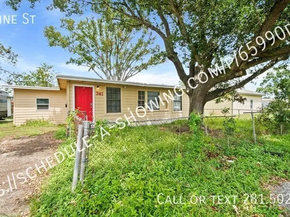 741 Vine St, Clute, TX 77531