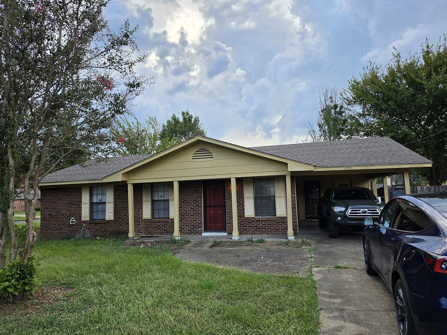 3 bed, 1.5 bath, 1350 sqft, $1,550 — Photo 1