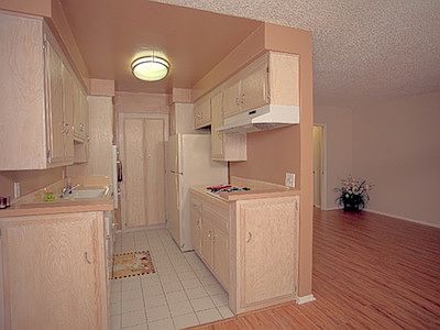 3rd image of 828 4th St APT 105