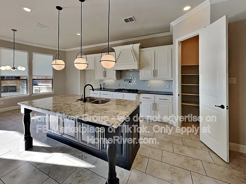 941 Jessica Ln
