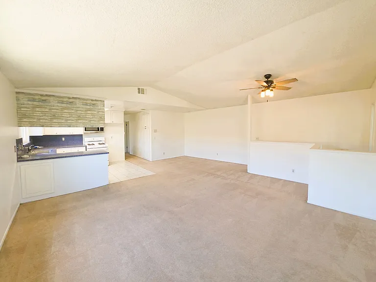 4442 E Addington Dr — Photo 3
