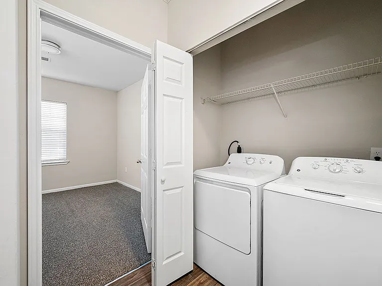 Houston Lake Apartments — Photo 24