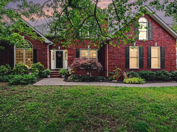 2439 Amber Glen Dr, Murfreesboro, TN 37128