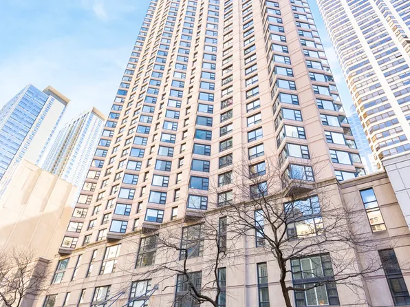 401 E Ontario St APT 4206, Chicago, IL 60611