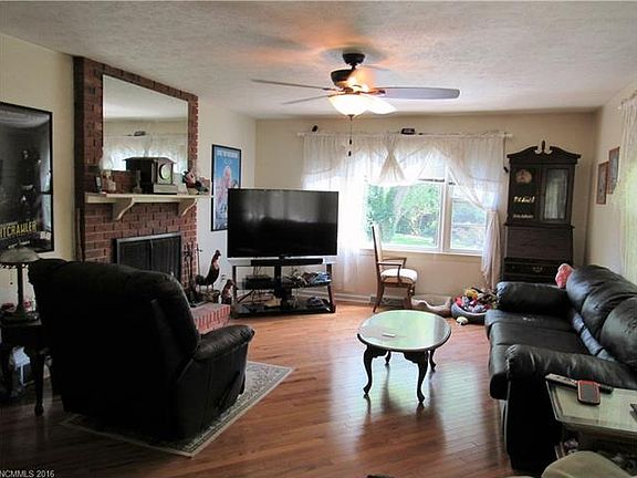 4th image of 403 Wakefield Dr