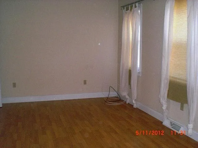 3 bed, 900 sqft, $2,450 — Photo 3