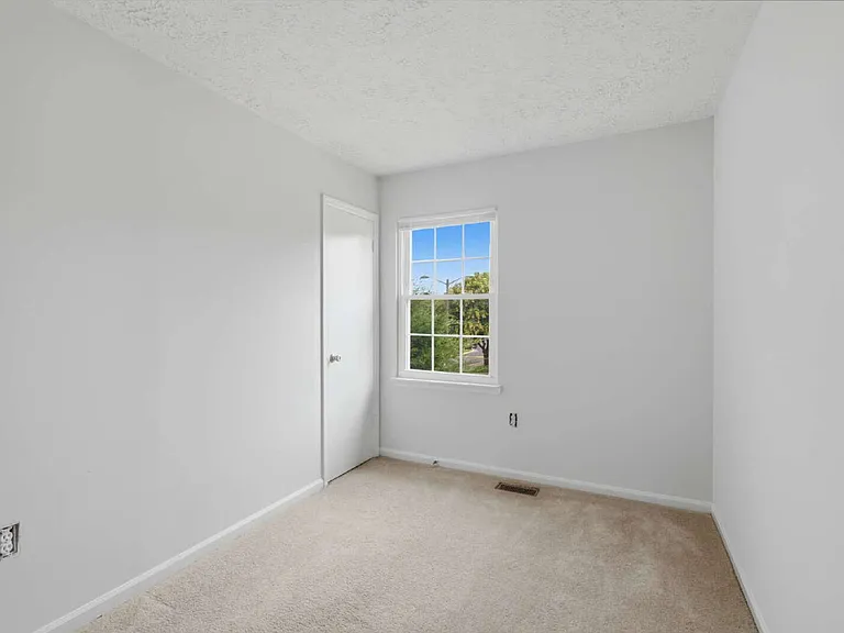 8635 Reinecke Ct — Photo 20